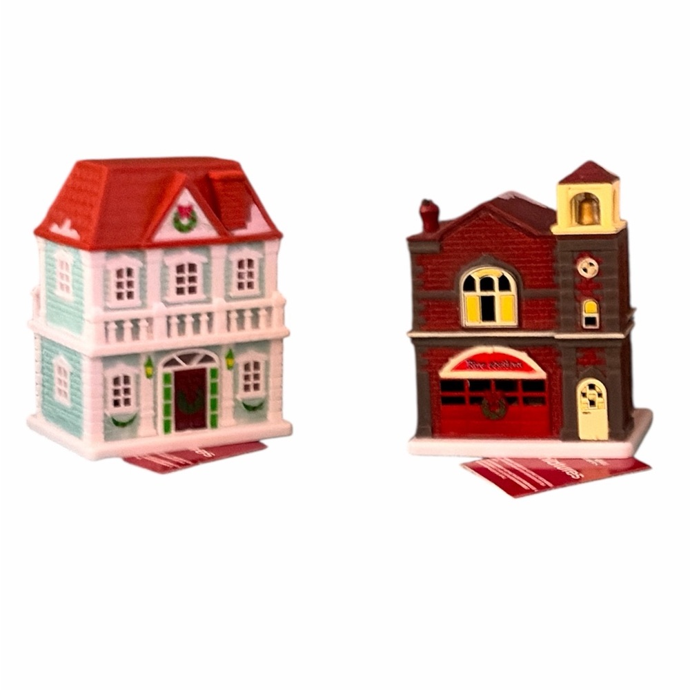 Cobblestone Corners Miniatures Battery Operated Mansion House & Fire Station
